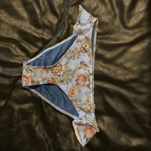 Chelsea and violet blue floral bikini bottom size large
